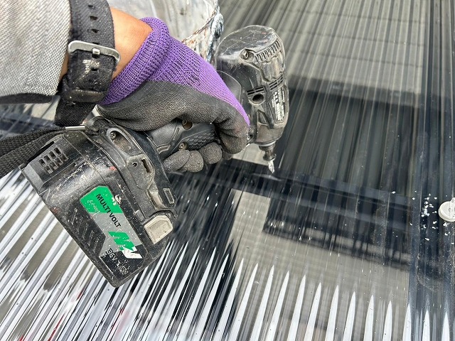 甲斐市　波板工事　波板ポリカ　張り替え工事　火災保険適用